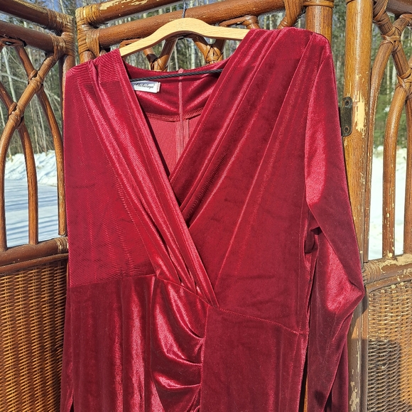 Ababalay beautiful velvet dress xxl🥀 - Picture 3 of 7